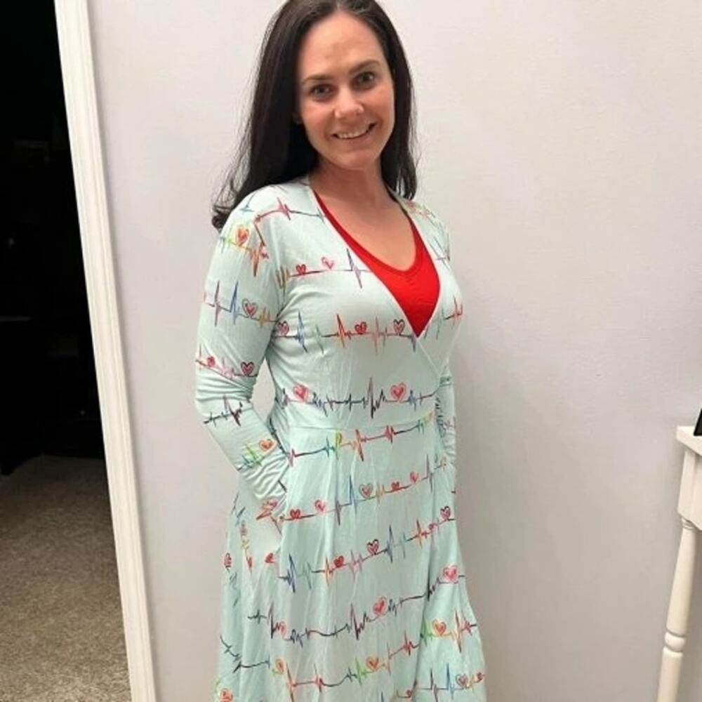 Muse Threads Heartbeat Women’s Lounge Wrap Dress Big Humans nurse medium bamboo